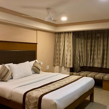 Sai Towers Hotel Puttaparthi Exterior foto