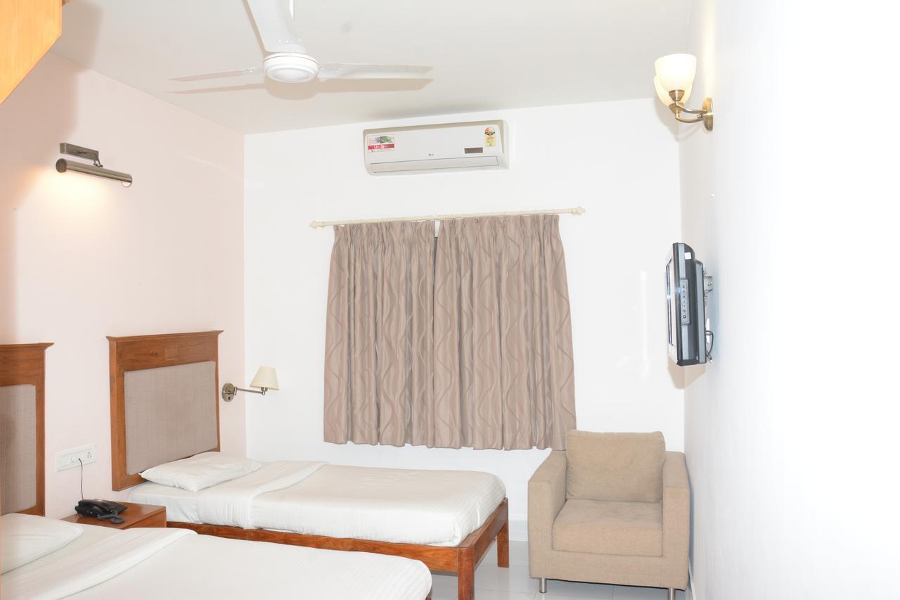 Sai Towers Hotel Puttaparthi Exterior foto