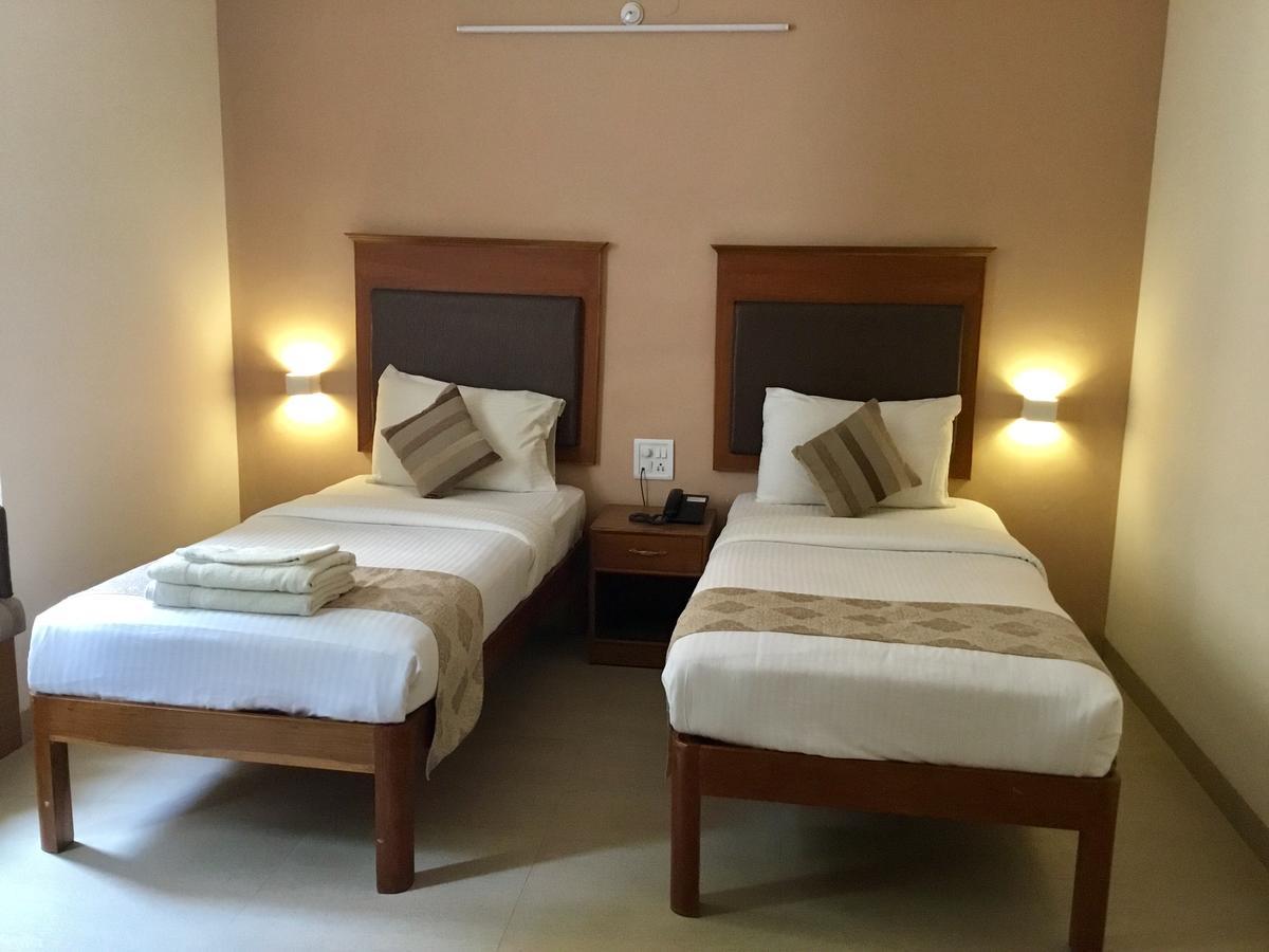Sai Towers Hotel Puttaparthi Exterior foto