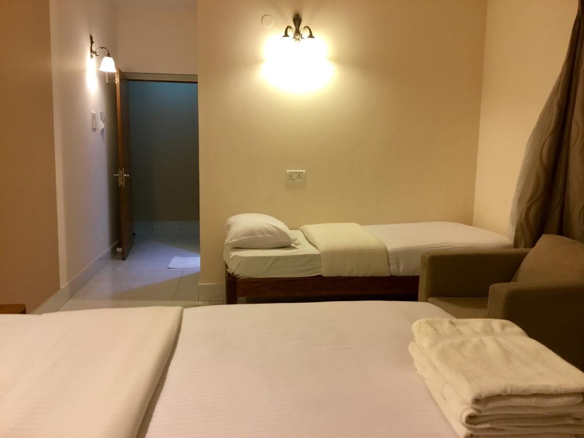 Sai Towers Hotel Puttaparthi Exterior foto