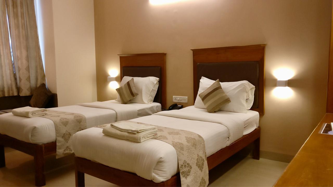 Sai Towers Hotel Puttaparthi Exterior foto