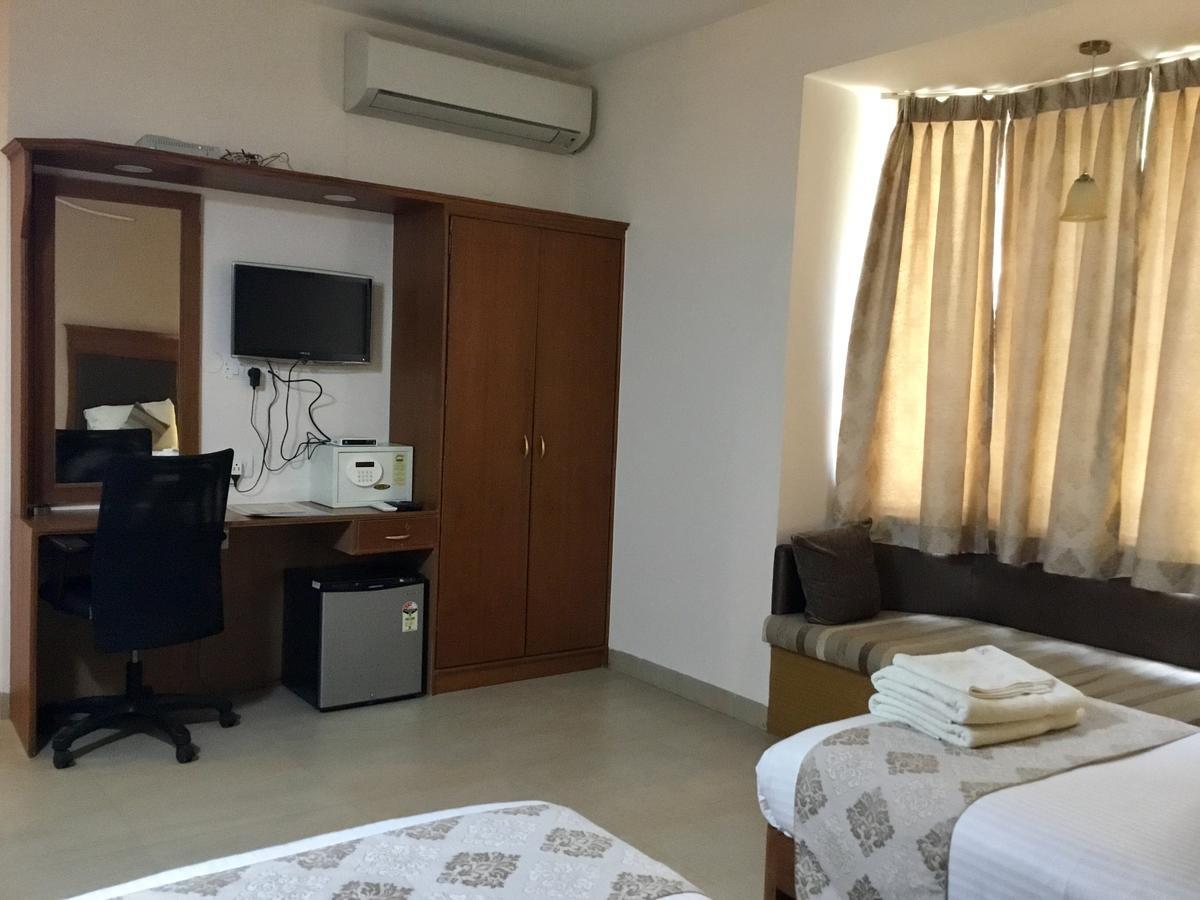 Sai Towers Hotel Puttaparthi Exterior foto