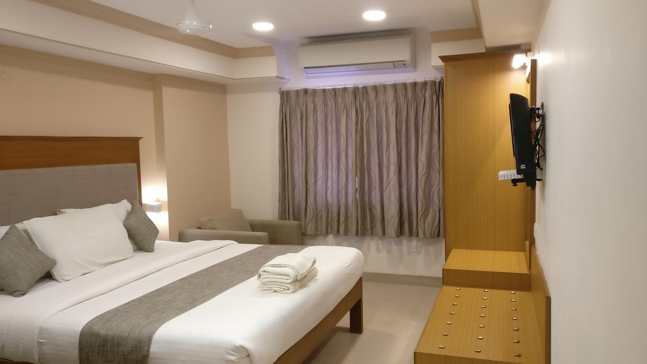 Sai Towers Hotel Puttaparthi Exterior foto