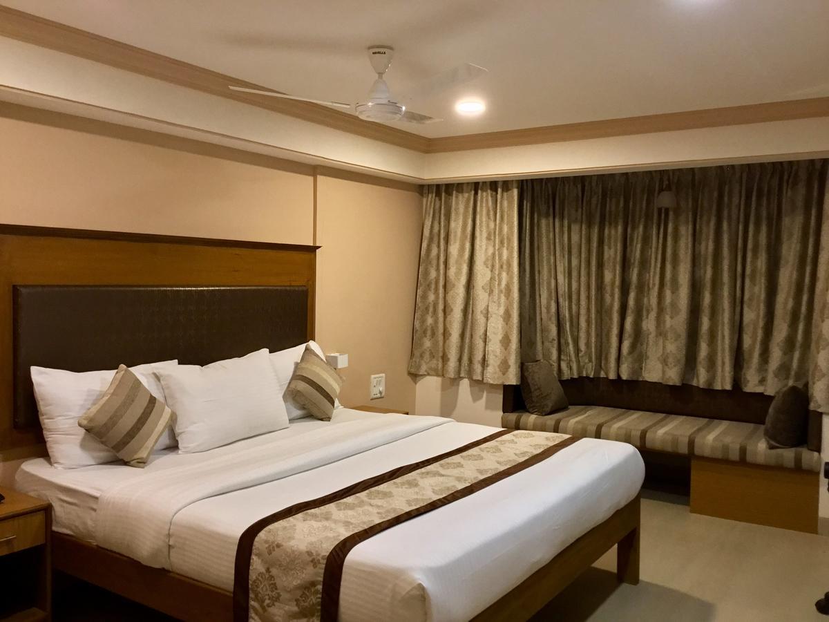 Sai Towers Hotel Puttaparthi Exterior foto